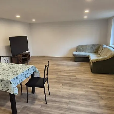 Ferien- & Monteurwohnung * Stoessen